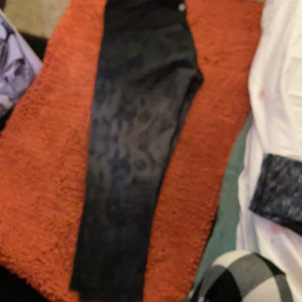 Lululemon - Picture 5 of 6